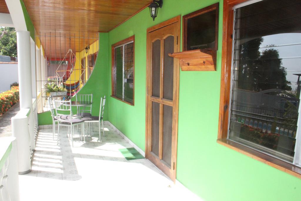 Rainbow Village La Ceiba Ruang foto