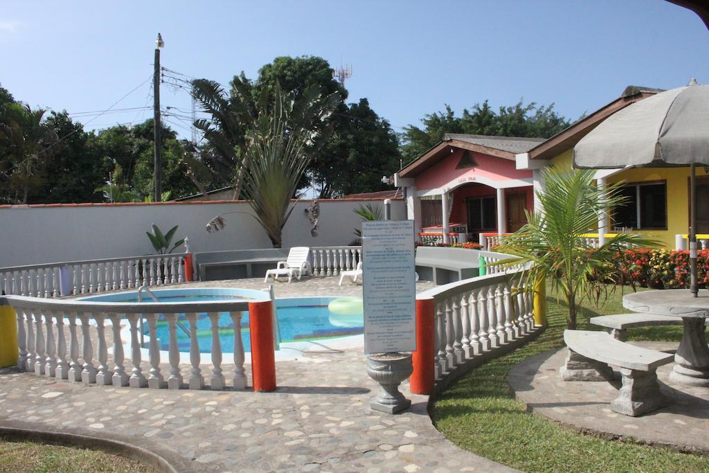 Rainbow Village La Ceiba Ruang foto