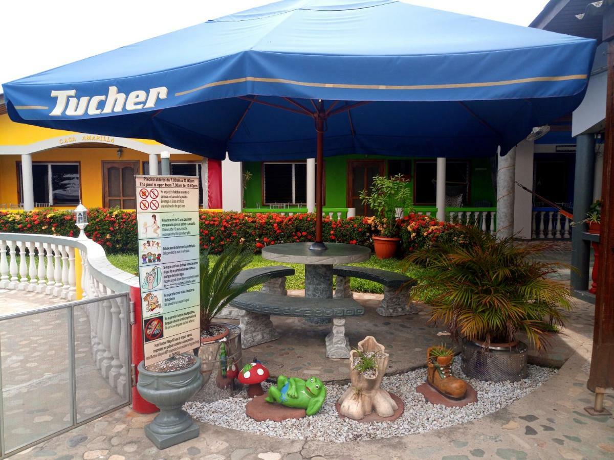 Rainbow Village La Ceiba Bagian luar foto